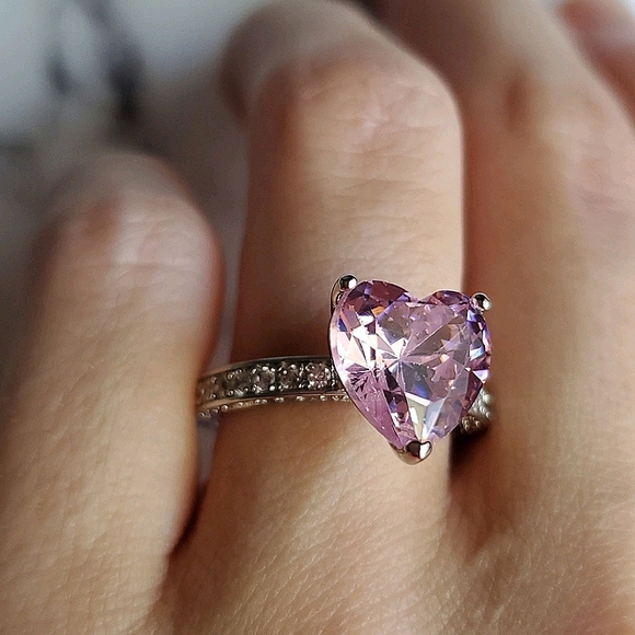 New Elegant Pink Sapphire Heart Ring - Picture 7 of 9